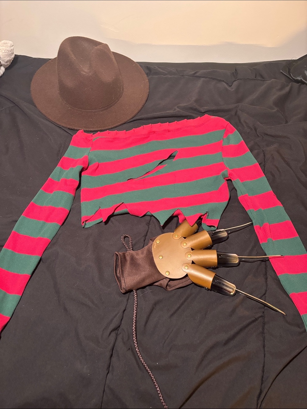 Freddy Krueger Halloween Outfit — Red/Green Crop Top, Hat, Glove set, no skirt - Picture 2 of 5